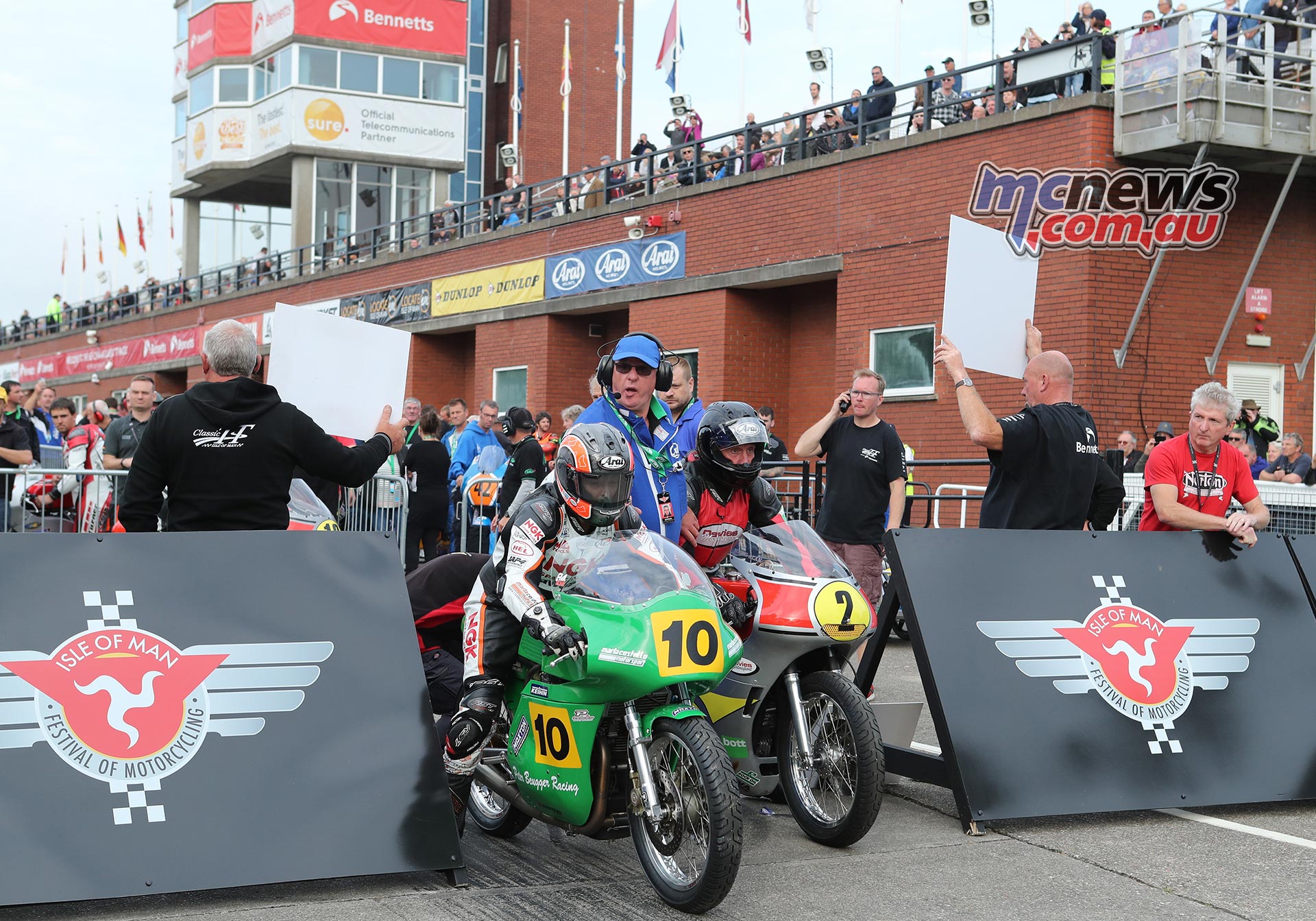 Classic TT Senior Maria Costello Alan Oversby Practice Classic TT Senior Maria Costello Alan Oversby Practice