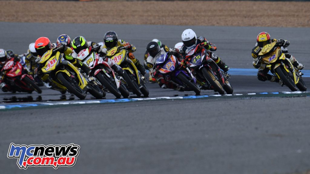 ARRC Rnd Underbone Race Wawan leads Helmi outside ARRC Rnd Underbone Race Wawan leads Helmi outside