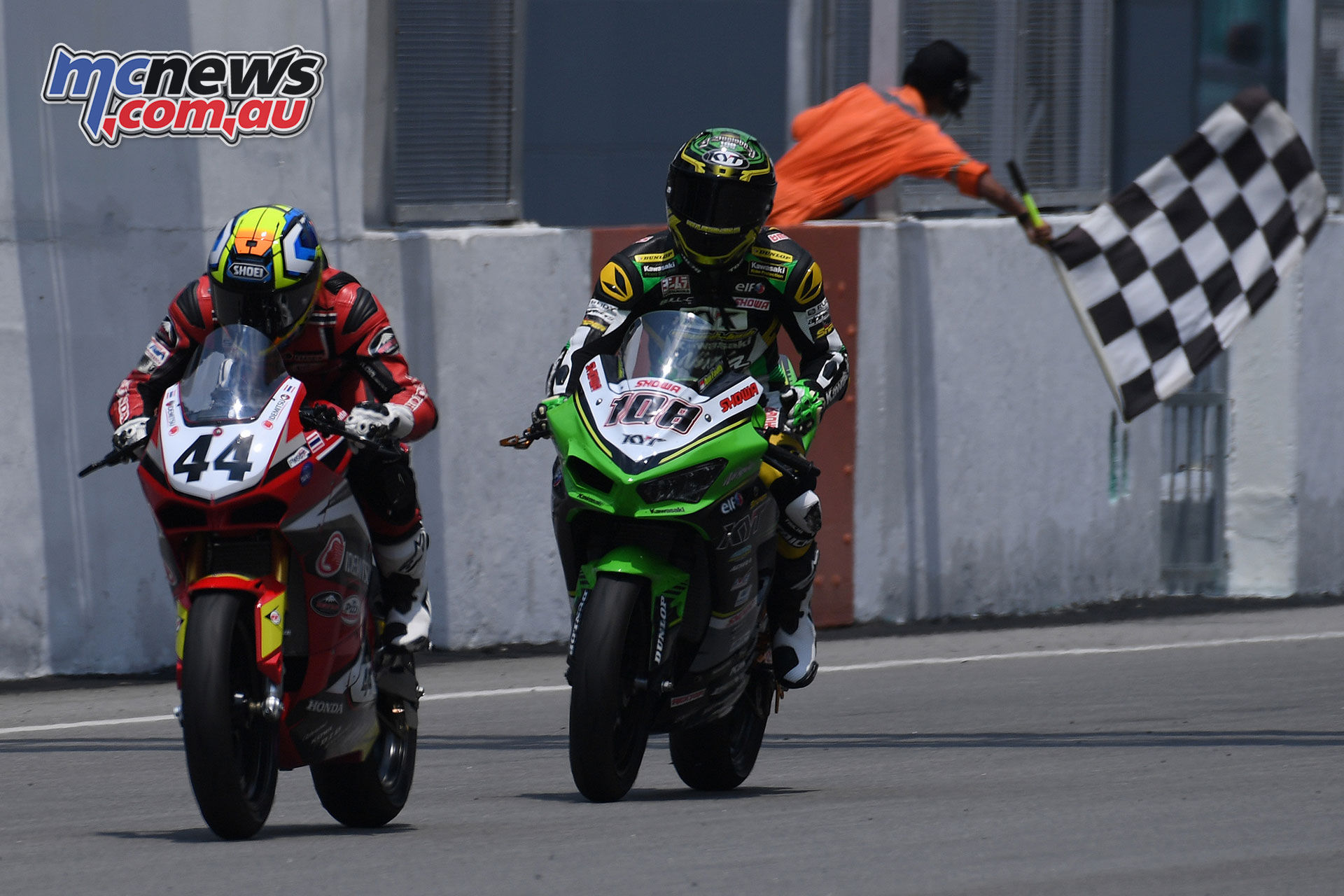 ARRC Rnd Muklada Sarapuech Andy Fadly Chequered Flag Race ARRC Sepang