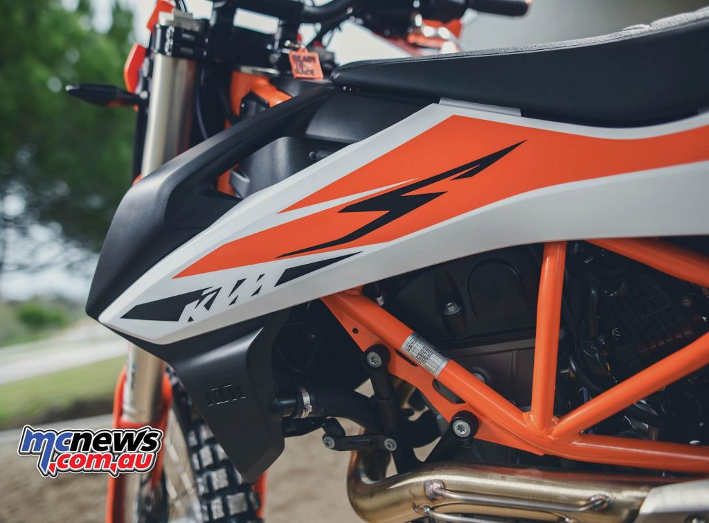 KTM Enduro R Portugal Flanks Shroud KTM Enduro R Portugal Flanks Shroud