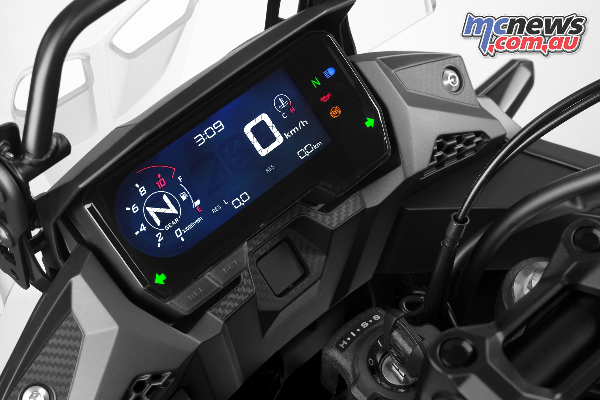 A new LCD unit is also found on the CB500X in 2019