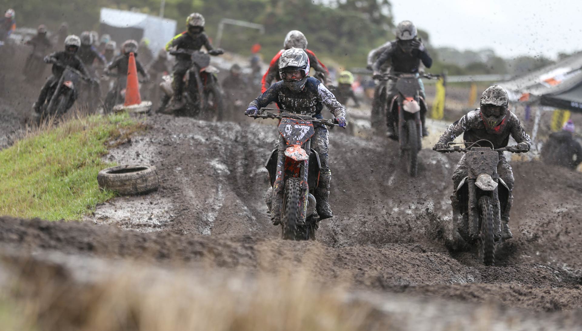 MX Nationals Rnd Wonthaggi MX Cooper Pozniak Start