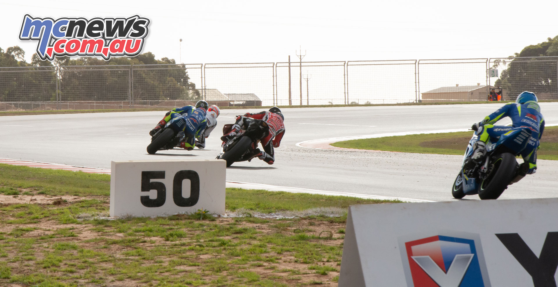 ASBK Rnd The Bend RbMotoLens SBK R Mike JONES Leads Wayne MAXWELL Mark CHIODO ASBK Rnd The Bend RbMotoLens SBK R Mike JONES Leads Wayne MAXWELL Mark CHIODO