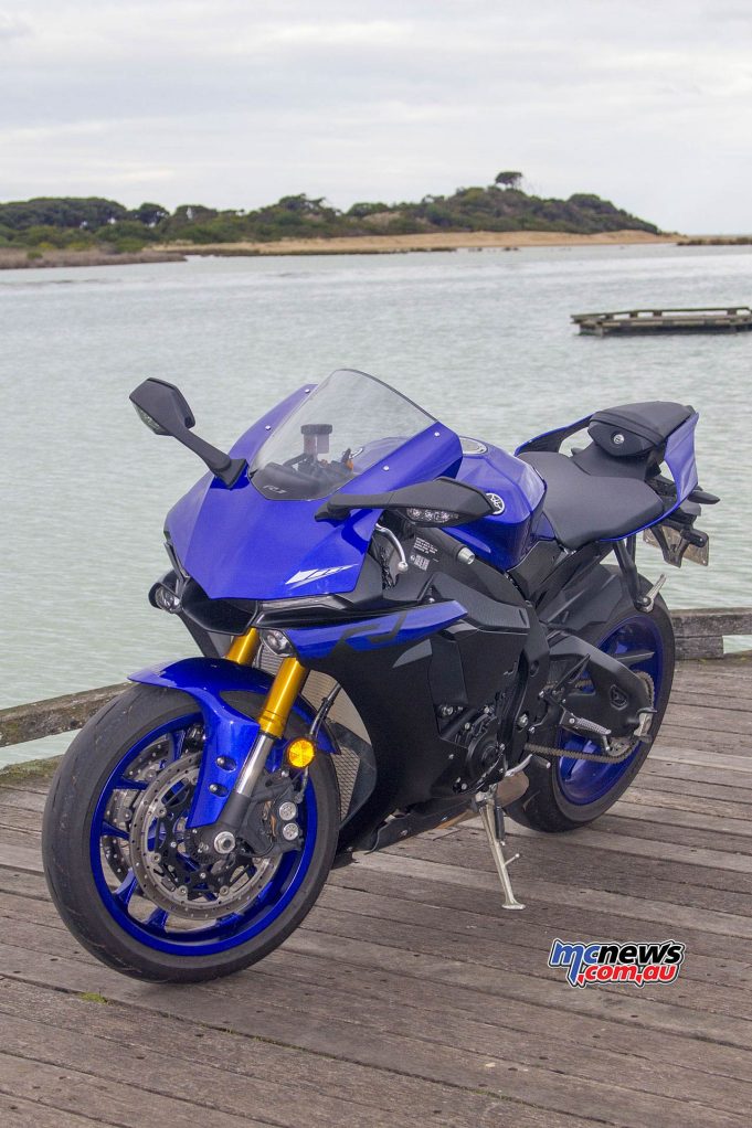 2019 yamaha r1 review