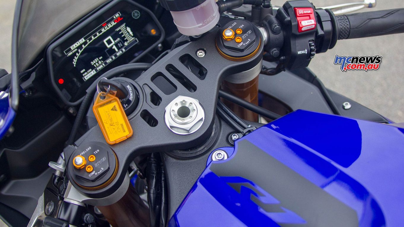 2019 yamaha r1 review