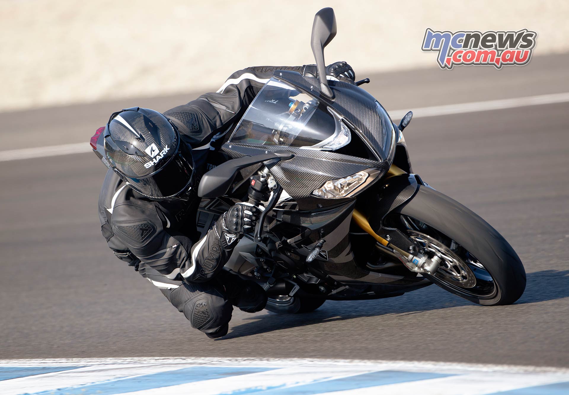 Triumph Daytona Moto Limited Edition Action Triumph Daytona Moto Limited Edition Action