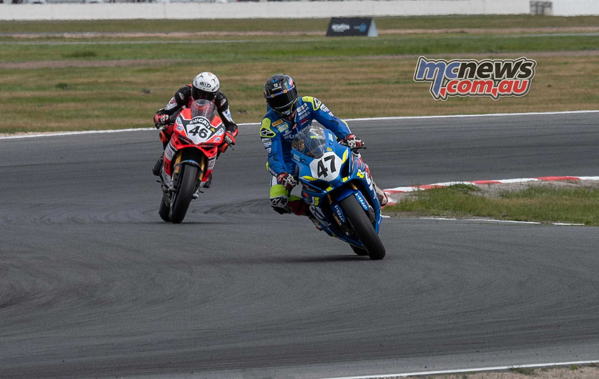 ASBK Rnd Winton RbMotoLens SBK R Wayne Maxwell leads Mike Jones ASBK Rnd Winton RbMotoLens SBK R Wayne Maxwell leads Mike Jones