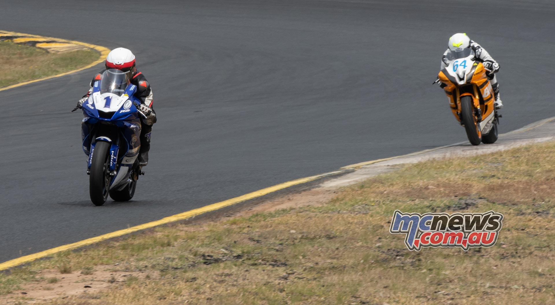 ASBK Rnd SMP RbMotoLens SS R Start Tom TOPARIS Leads ASBK Rnd SMP RbMotoLens SS R Start Tom TOPARIS Leads
