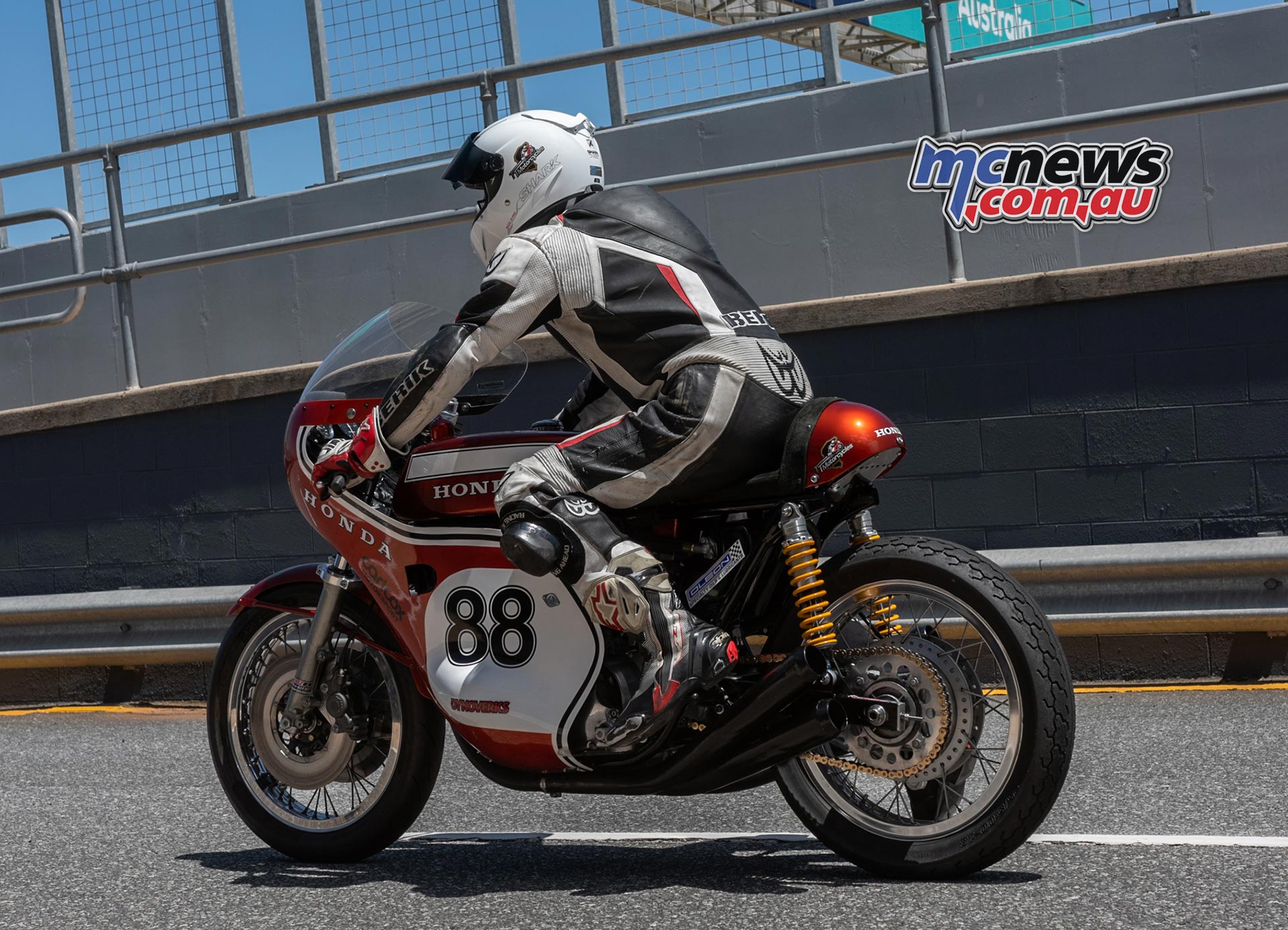 Island Classic RbMotoLens ccFORGOTTEN Pits DeanOUGHTRED