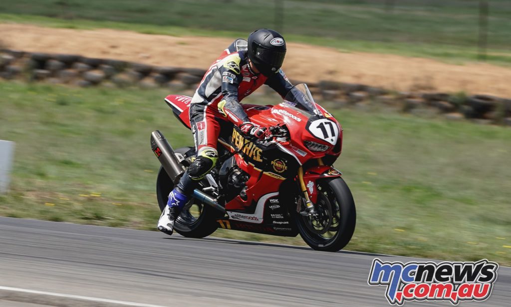 ASBK Wakefield Park Test TDJ Troy Herfoss braking ASBK Wakefield Park Test TDJ Troy Herfoss braking