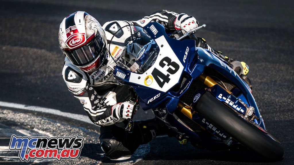 Hoogenboezem claims NZ Superbike lead at Hampden Downs MCNews