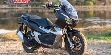 Motorcycle Review | Honda ADV 150 versus Yamaha YZF-R15