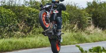 KTM 890 Duke R Review