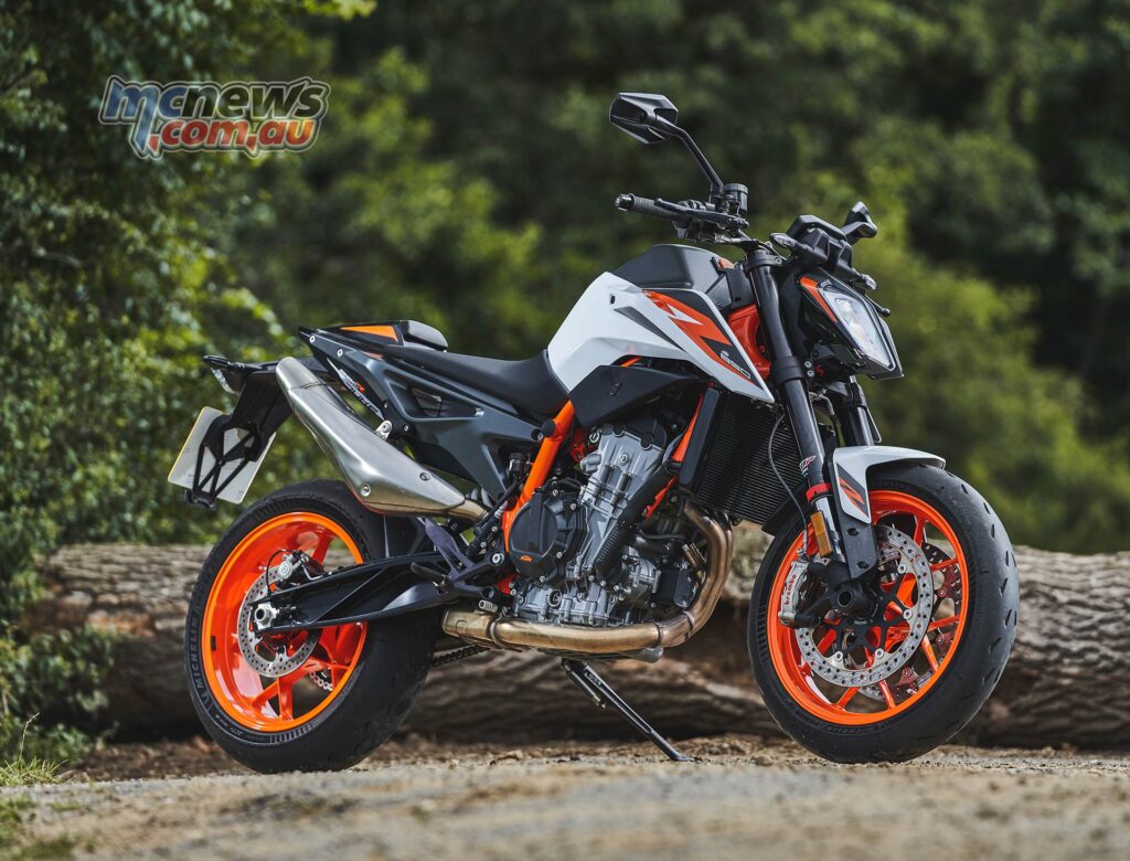 KTM 890 Duke R Review MCNews
