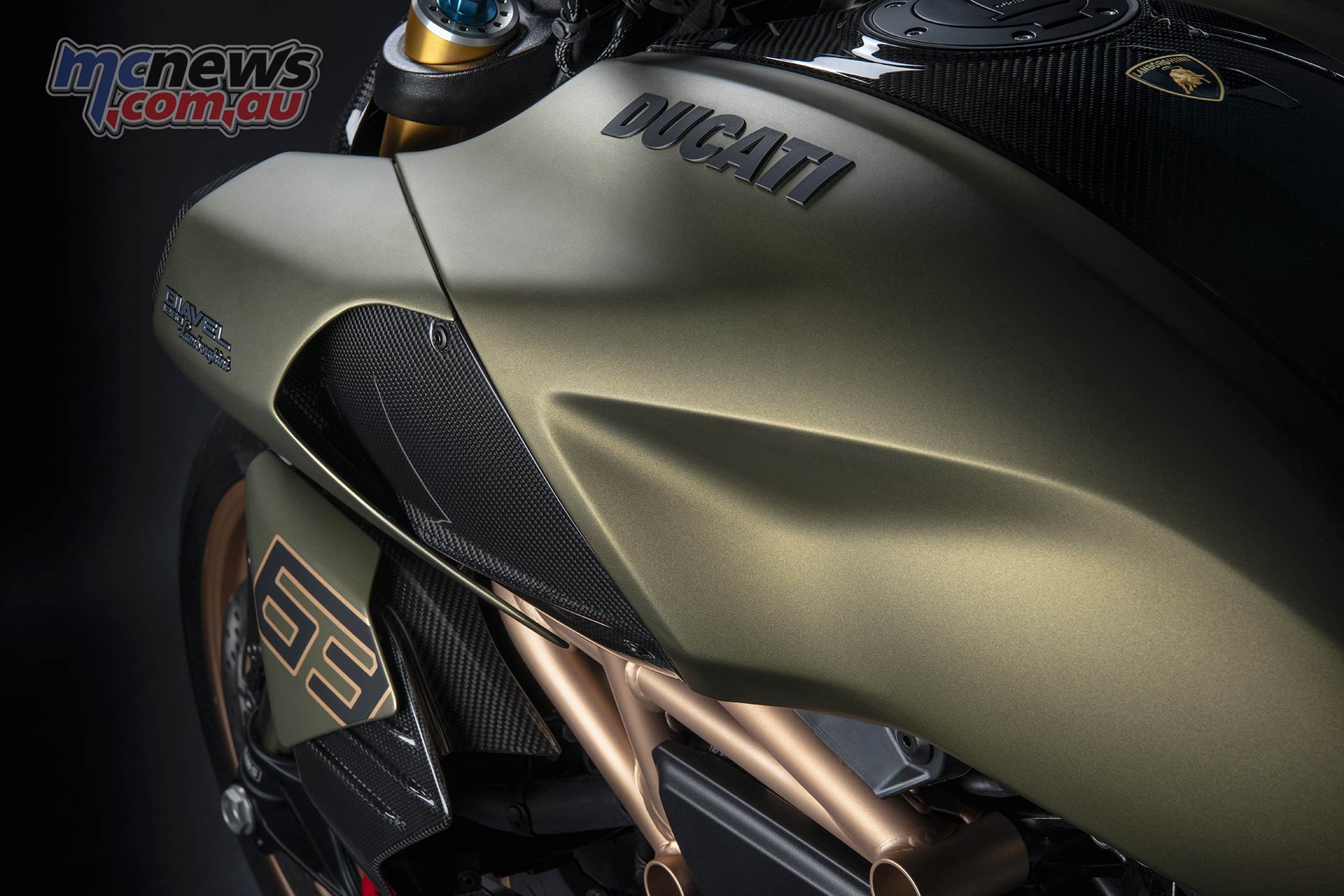 DUCATI_DIAVEL_1260_LAMBORGHINI_13_UC213107_High