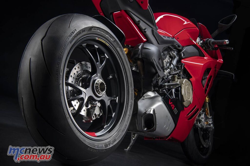 Panigale V4 2023 also receives an update for the Ducati Quick Shift (DQS),