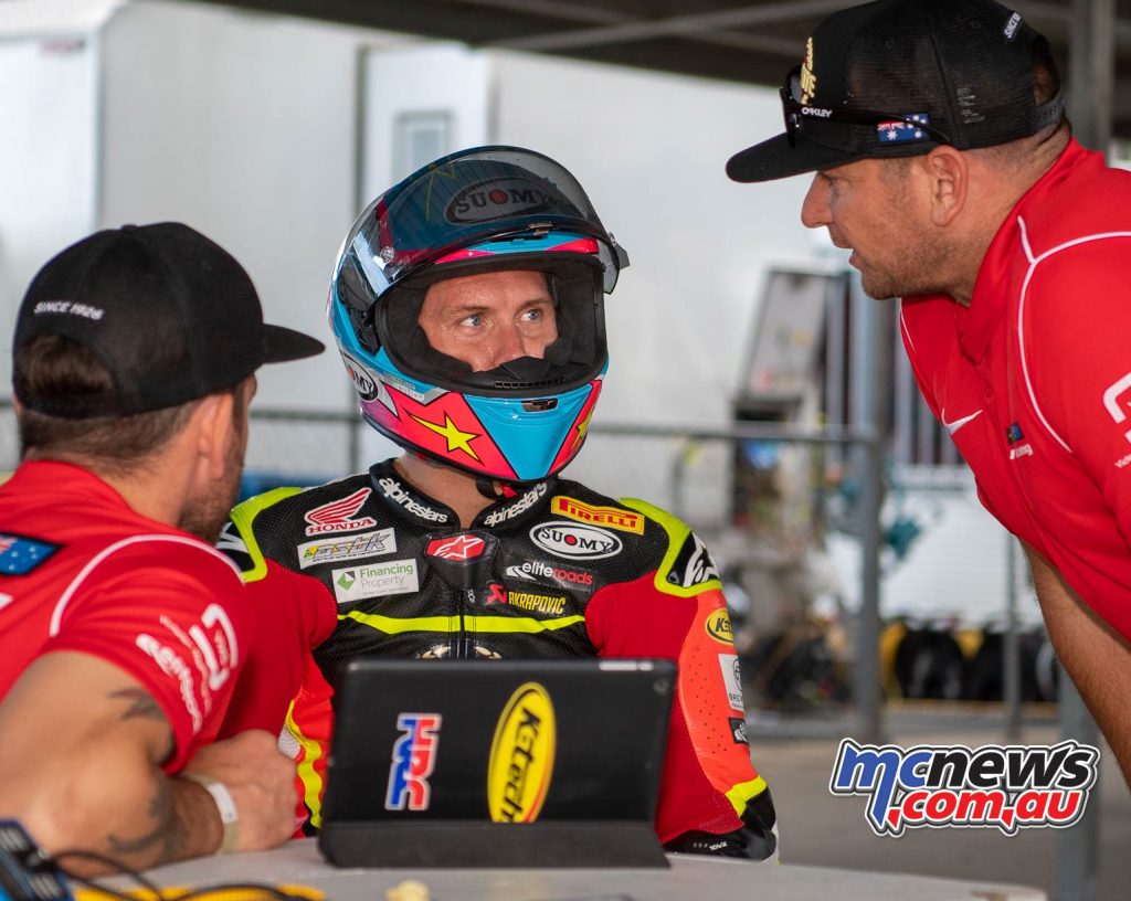 Troy Herfoss talks to team owner Deon Coote in QLD - Image RbMotoLens