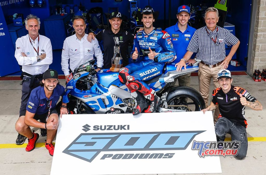 Some Suzuki greats joined Rins and Mir to celebrate the occasion, including Kevin Schwantz, Randy Mamola, Maverick Viñales, Franco Uncini and John Hopkins