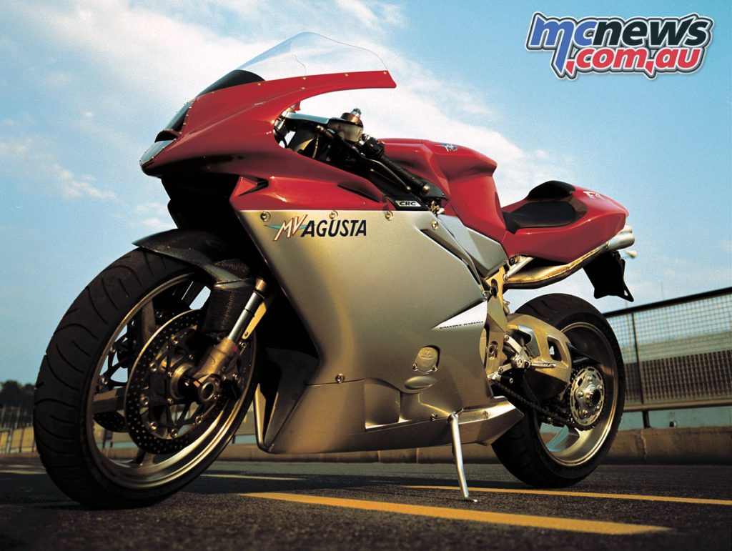 MV Agusta F4 750 Oro runs on carbon fiber and magnesium components