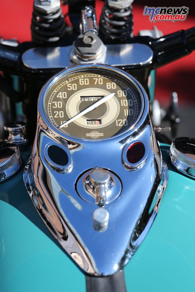 Fuel tank-mounted instrumentation, still recognizable and visible on today's Harley models