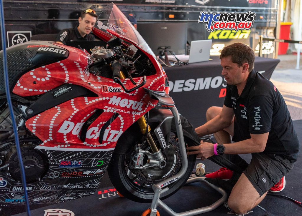 Ben putting the tyre warmers on in Darwin earlier this year on the DesmoSport Ducati V4 R - Image RbMotoLens