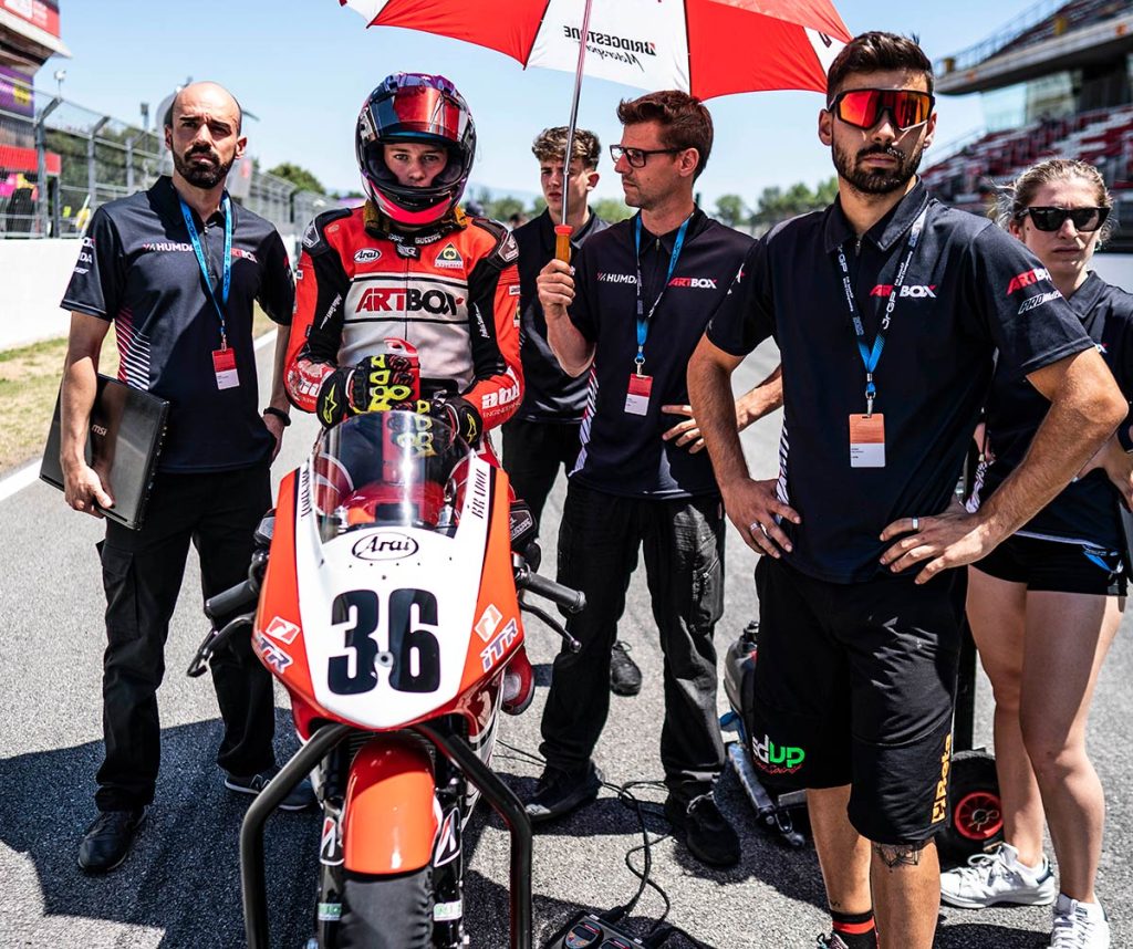 Angus Grenfell and the Artbox Team on the grid for the main race at Barcelona