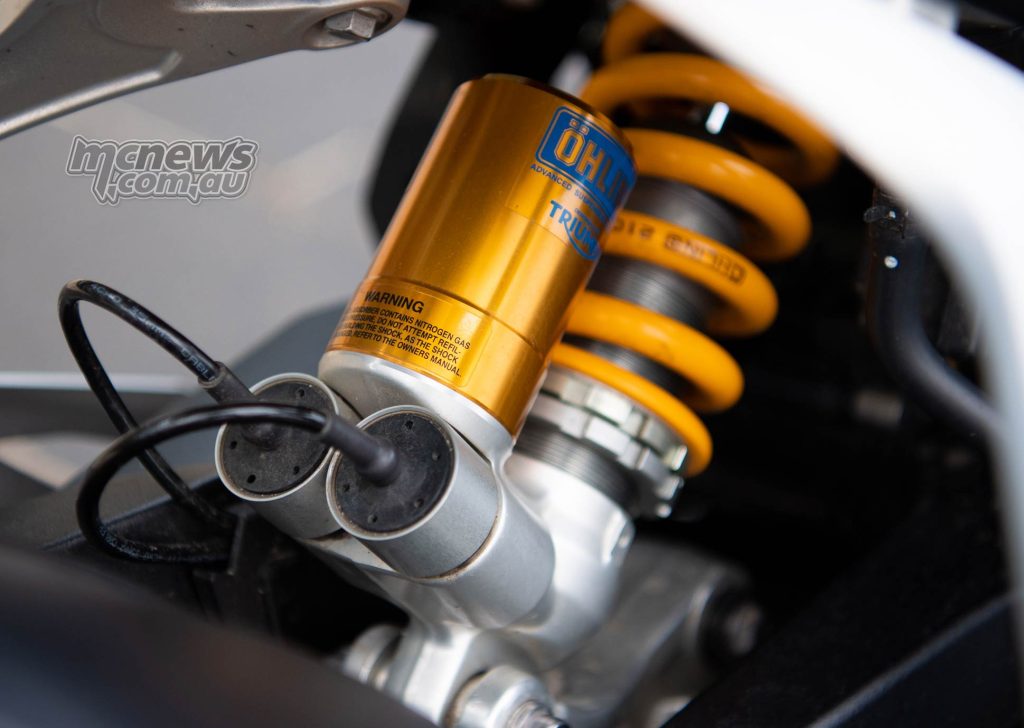 The Öhlins monoshock runs the S-EC 2.0 OBTi system electronically controlling compression and rebound damping