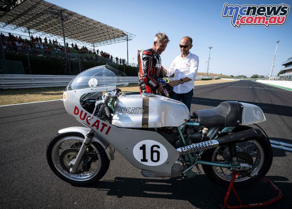 Troy Bayliss with the Ducati 750SS Green Frame racer