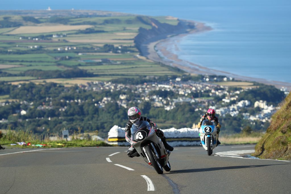 27/08/2022: Lee Johnston (500 Yamaha/Davies Motorsport/Haith) and James HIllier (500 Honda/CSC Racing) at Guthrie’s during the Bremont Classic Senior Manx Grand Prix race. PICTURE BY DAVE KNEEN/PACEMAKER PRESS.