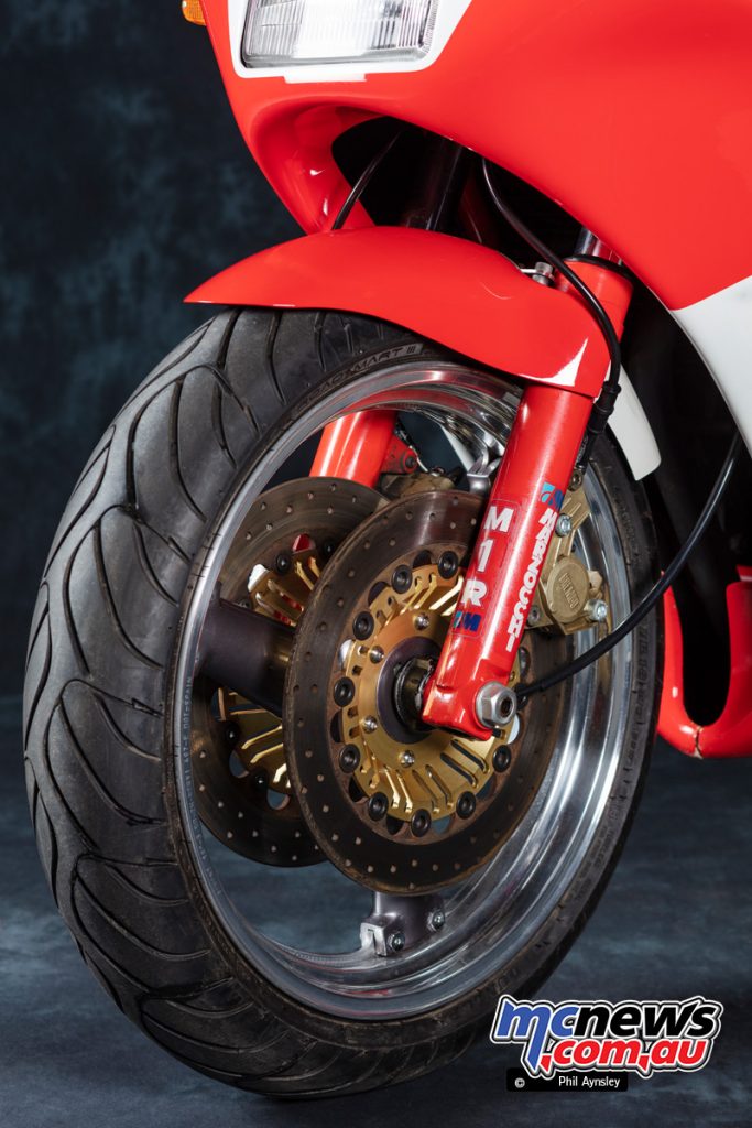 Handling is a highlight on the YB5, with 280 mm brake discs also fitted