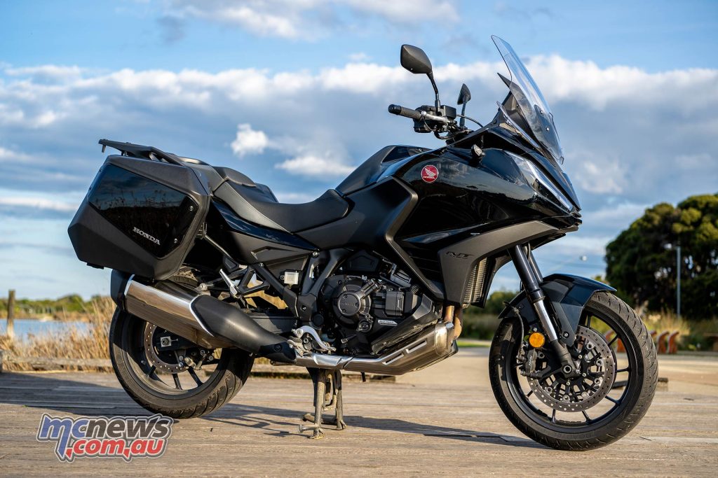 The Honda NT1100 weighs in at 248 kg in DCT trim, 10 heavier than the MT