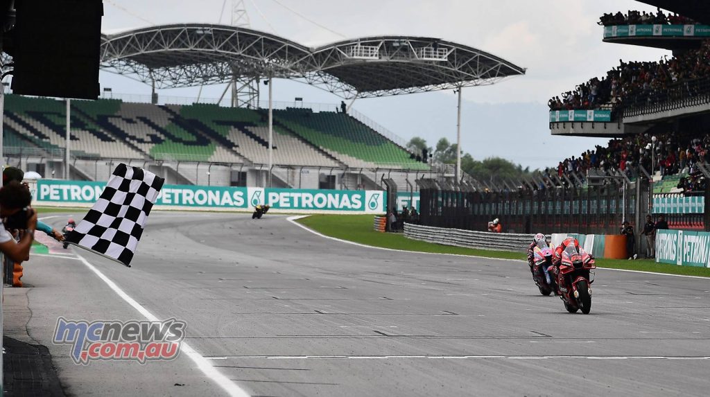 2022 MotoGP Rnd19 Sepang Race Flag Bagnaia Bastianini