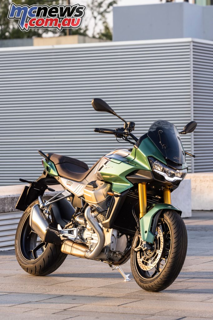 2023 Moto Guzzi V100 Mandello S - Verde 2121