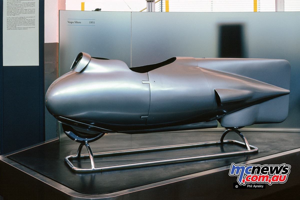 Standing kilometre world record breaking 1951 Vespa Siluro 'Torpedo
