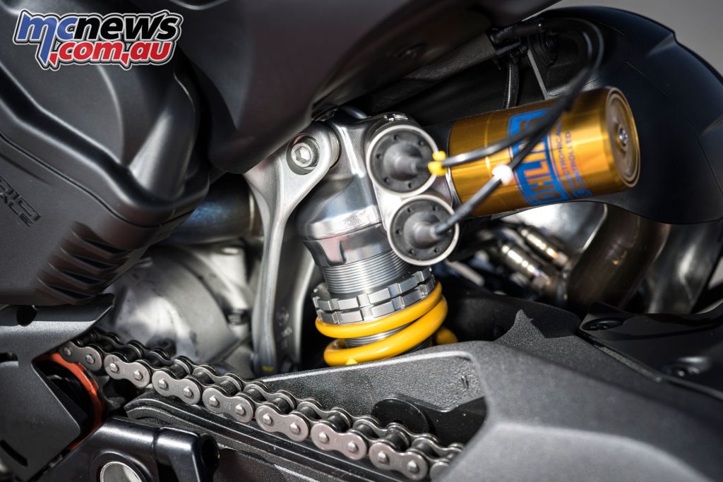 A TTX36 shock is found at the rear, also controlled by the Ohlins Smart EC2.0 event-based system