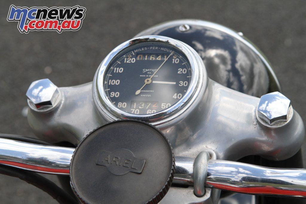 1948 Ariel Square-Four Mk1 - Smiths Timed Speedometer