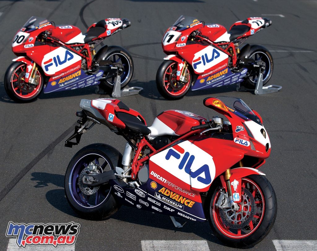 Ducati 999R Fila versiyonu 200 WSBK şampiyonluğunu kutladı