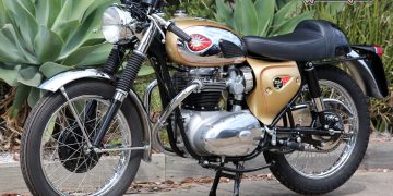 The metallic gold colour scheme was unique to the Lightning Clubman