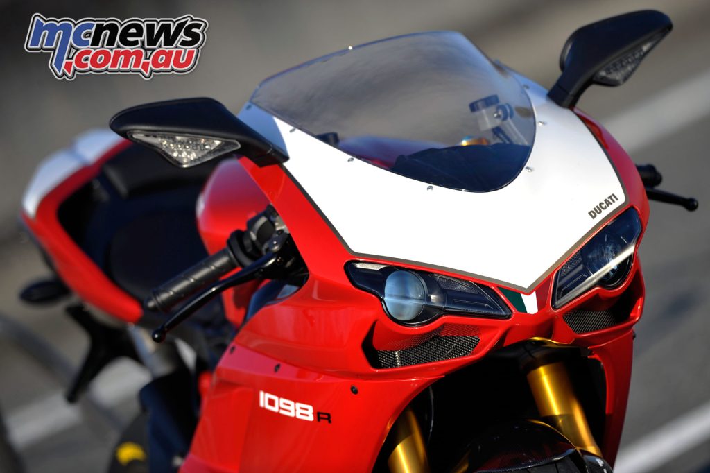 The front design of the Ducati 1098 R is copied from the previous 916
