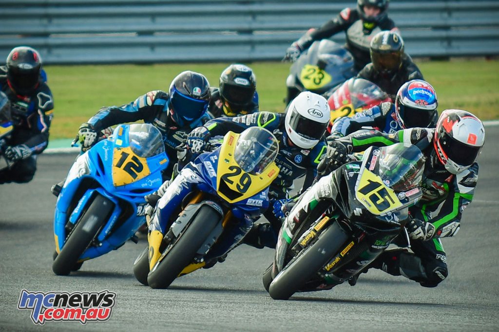 It’s fast and furious at the start of this Supersport 600 class race last season and more of the same can be expected when the 2023-24 season kicks off in December. Photo by Andy McGechan, BikesportNZ.com