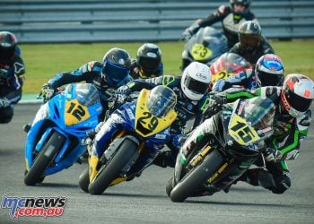 It’s fast and furious at the start of this Supersport 600 class race last season and more of the same can be expected when the 2023-24 season kicks off in December. Photo by Andy McGechan, BikesportNZ.com