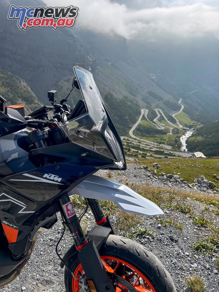 The 890 SMT's LC4 lacks the character of the 990, but that's a trade worth making - Stelvio