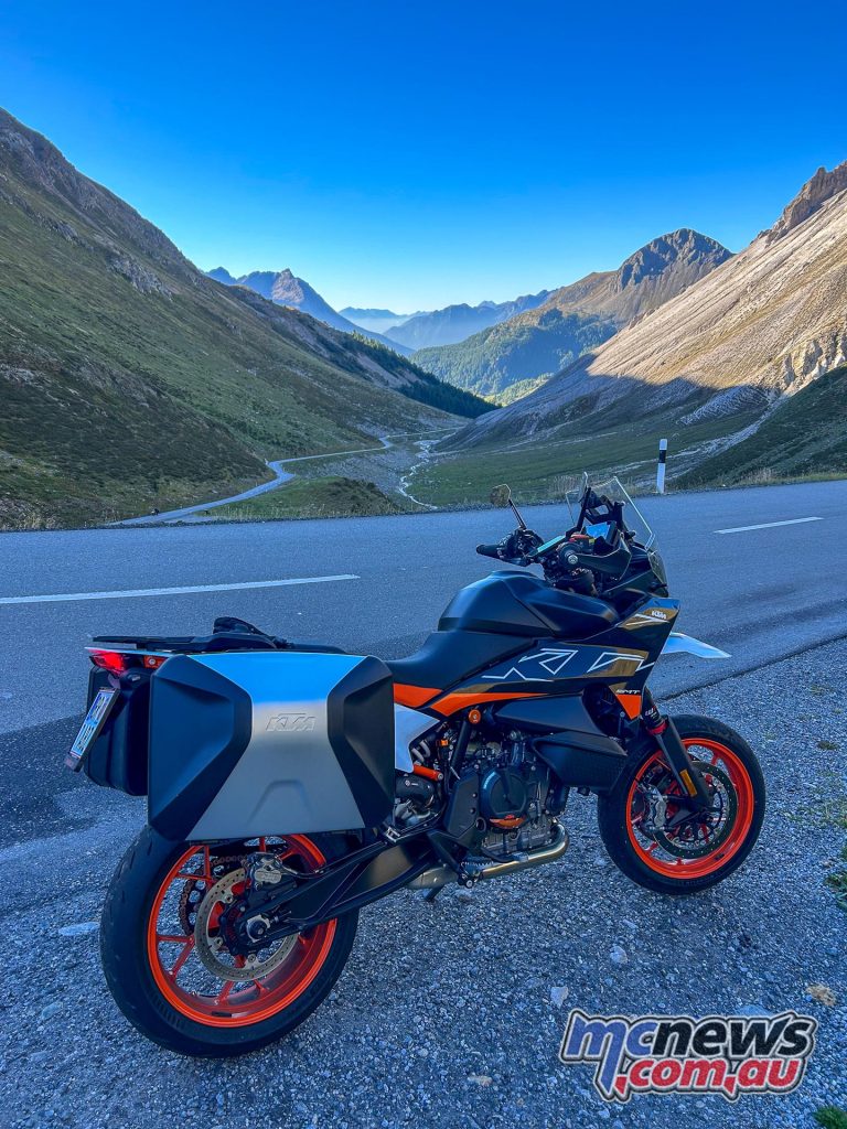 Comfort is a strength on the SMT, with good one-piece seat and manageable height for the 860 mm claimed - Albula Pass