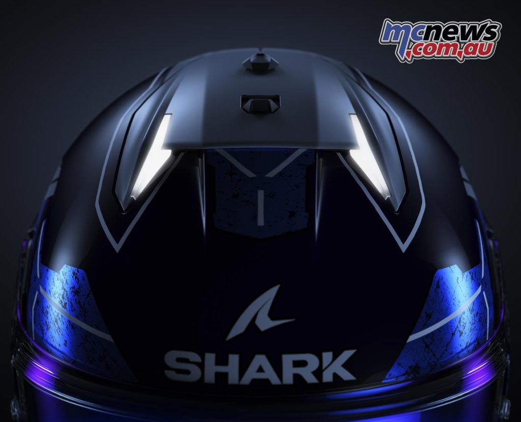 Front LED lighting on the Shark Skwal i3