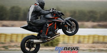 2024 KTM 1390 Duke Review