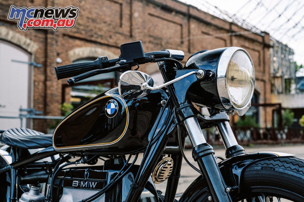 Baumm mirrors mounted directly into the headlight fork-mount points