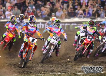 Blow by blow reports from 250-450 AMA SX Daytona Mains