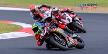 Blow by blow recap from opening Superbike race at QLD Raceway