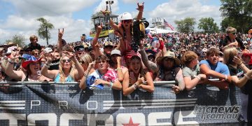 MV Agusta pull covers off new Superveloce 1000 Serie Oro