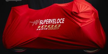 MV Agusta pull covers off new Superveloce 1000 Serie Oro